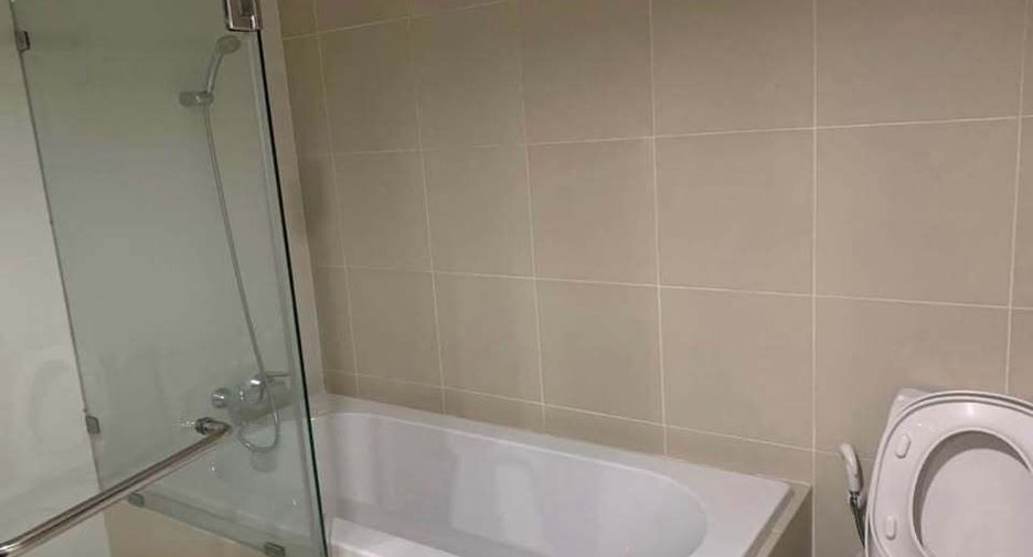 For rent 2 bed condo in Huai Khwang, Bangkok