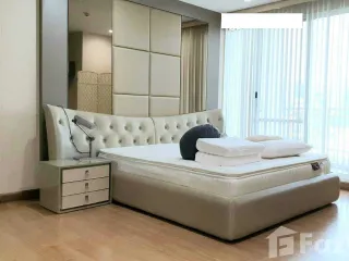 For sale 3 bed condo in Huai Khwang, Bangkok