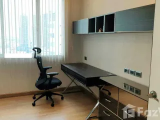 For sale 3 bed condo in Huai Khwang, Bangkok