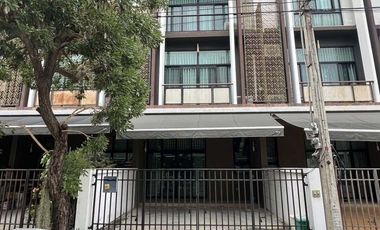 For rent 3 bed townhouse in Mueang Nonthaburi, Nonthaburi