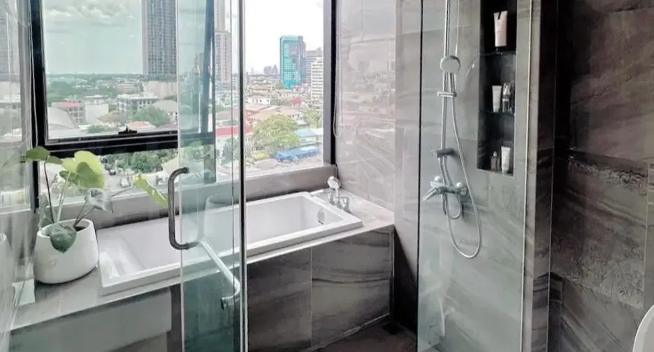 For rent and for sale 1 bed condo in Khlong Toei, Bangkok