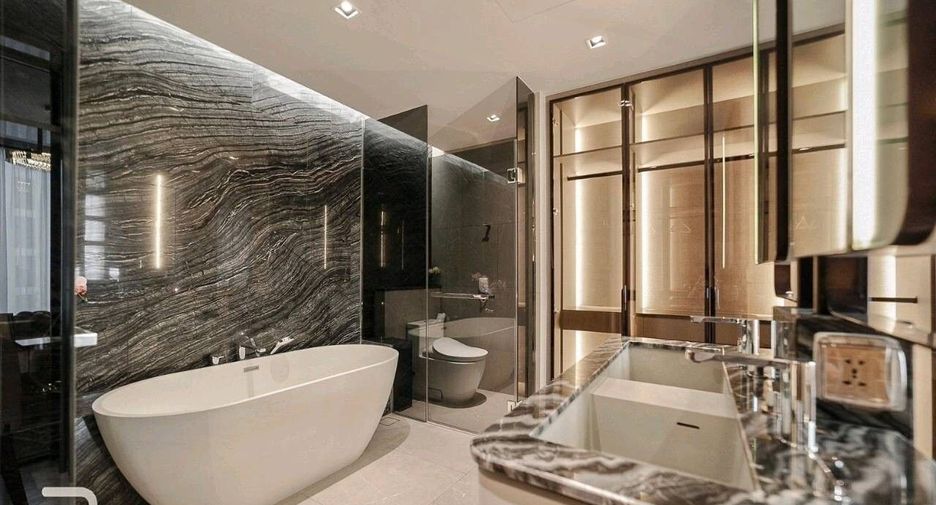 For rent 2 bed condo in Watthana, Bangkok