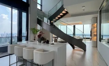 For rent 2 bed condo in Khlong Toei, Bangkok