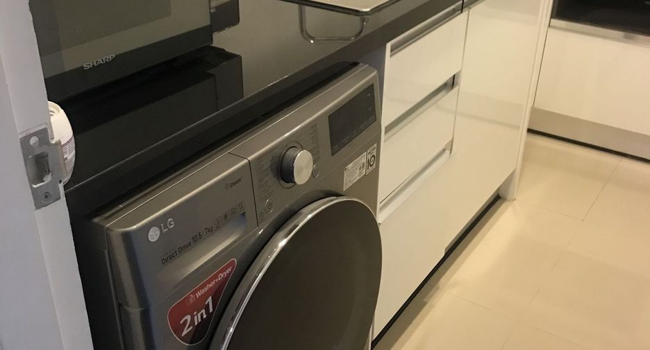 For rent 3 bed condo in Huai Khwang, Bangkok