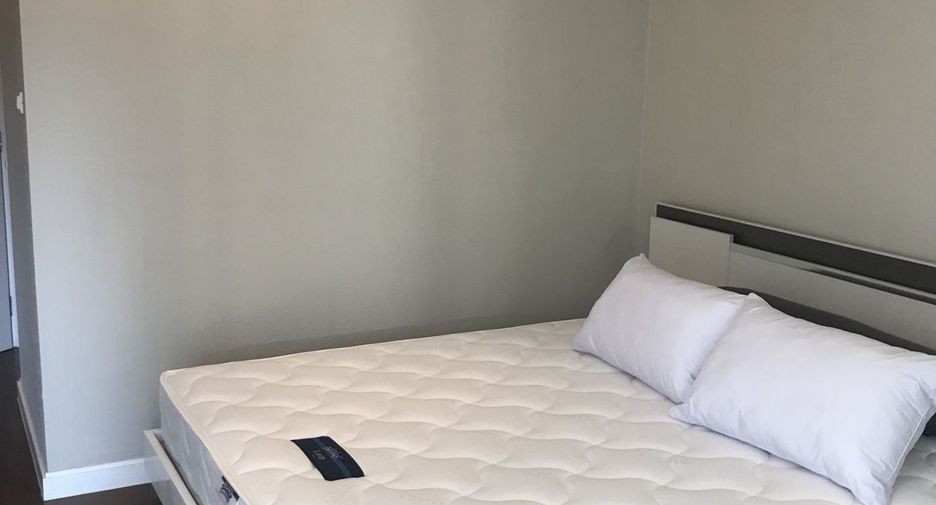 For rent 3 bed condo in Huai Khwang, Bangkok