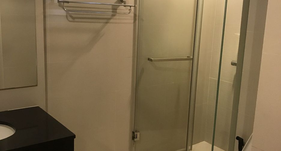 For rent 3 bed condo in Huai Khwang, Bangkok