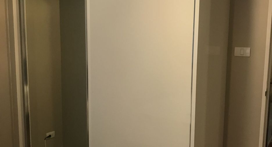 For rent 3 bed condo in Huai Khwang, Bangkok