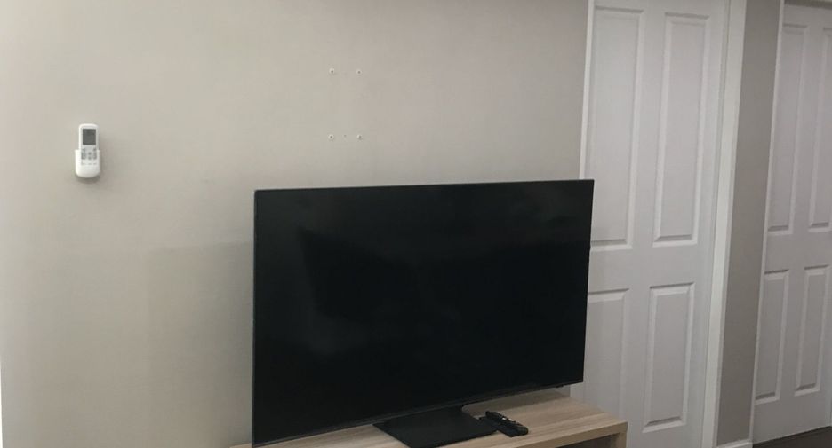 For rent 3 bed condo in Huai Khwang, Bangkok