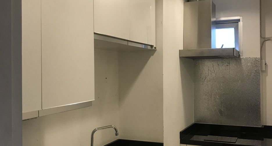 For rent 3 bed condo in Huai Khwang, Bangkok