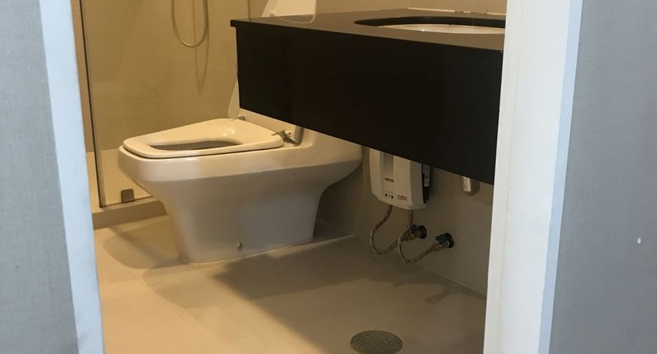 For rent 3 bed condo in Huai Khwang, Bangkok