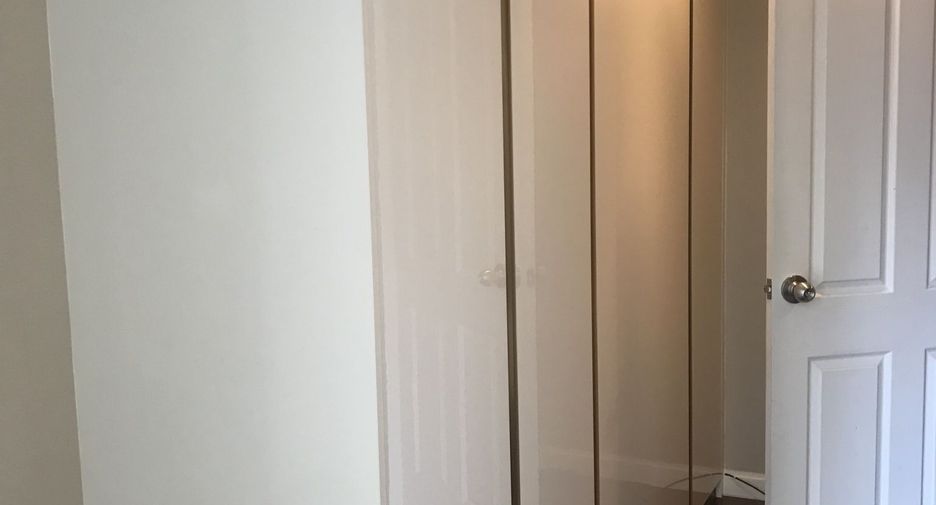 For rent 3 bed condo in Huai Khwang, Bangkok