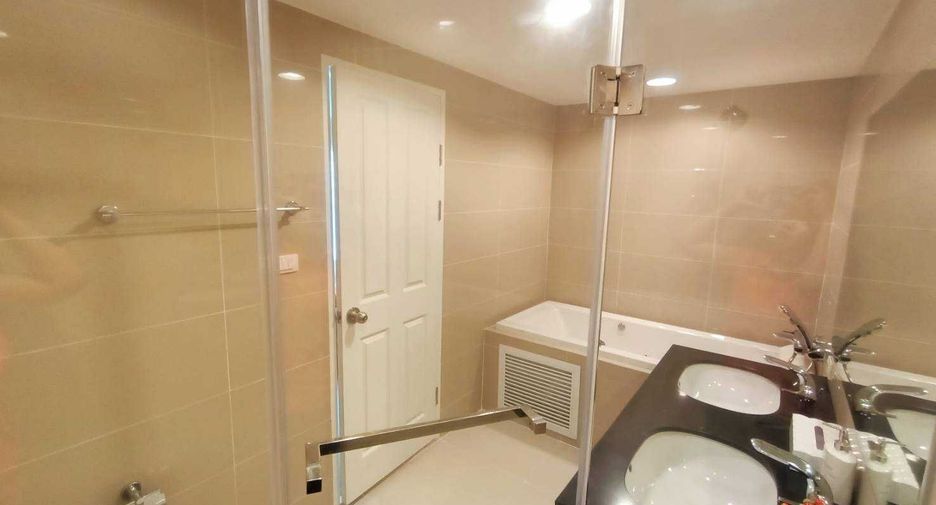 For rent 5 bed condo in Huai Khwang, Bangkok