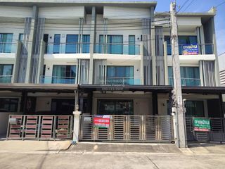For sale 3 bedrooms townhouse in Taling Chan, Bangkok