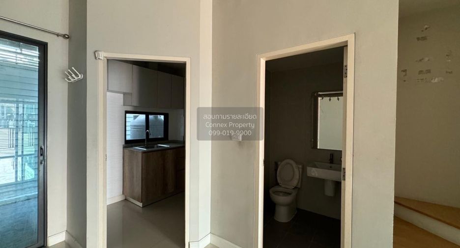 For sale 3 ベッドルーム townhouse in Taling Chan, Bangkok