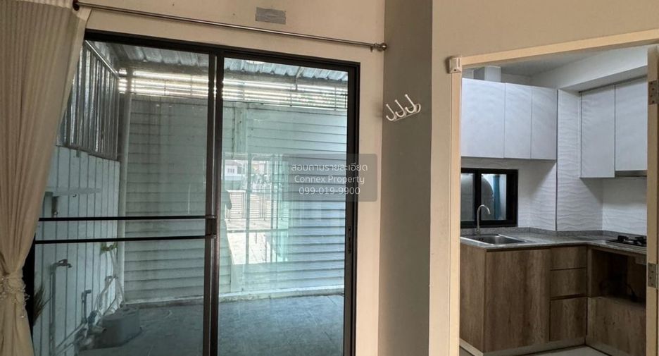 For sale 3 ベッドルーム townhouse in Taling Chan, Bangkok