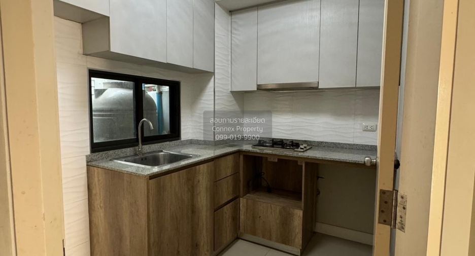 For sale 3 ベッドルーム townhouse in Taling Chan, Bangkok