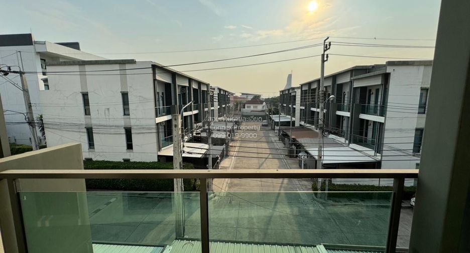 For sale 3 ベッドルーム townhouse in Taling Chan, Bangkok