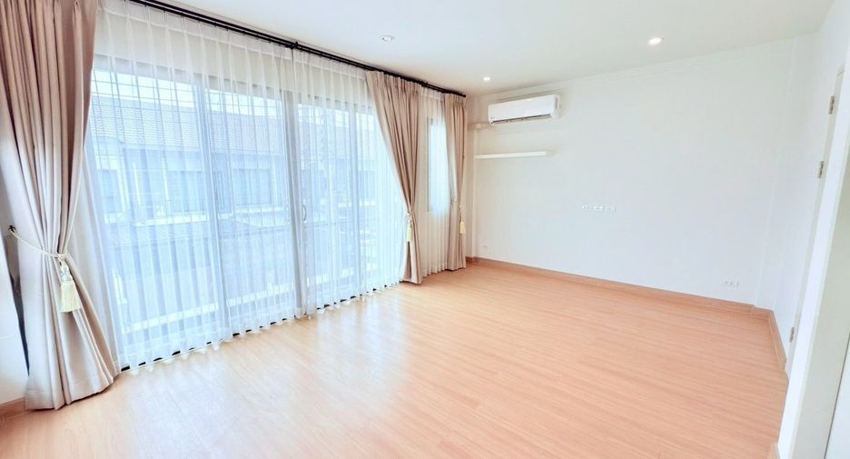 For sale 3 bed house in Si Racha, Chonburi