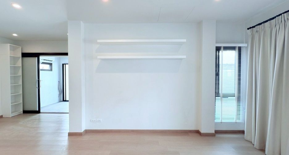 For sale 3 bed house in Si Racha, Chonburi