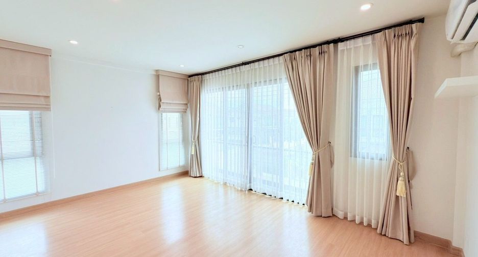 For sale 3 bed house in Si Racha, Chonburi