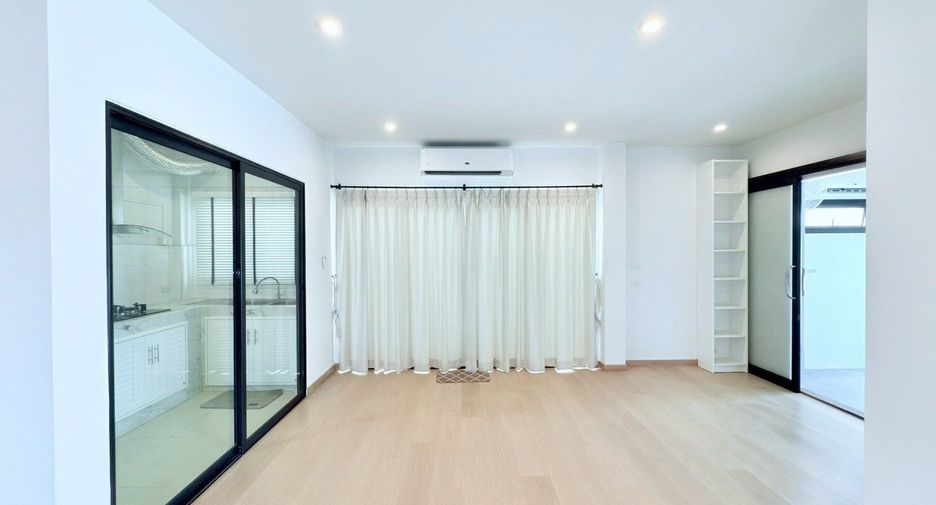For sale 3 bed house in Si Racha, Chonburi