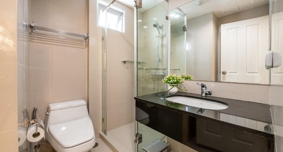 For rent 3 bed condo in Huai Khwang, Bangkok