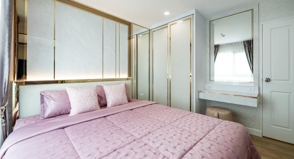 For rent 3 bed condo in Huai Khwang, Bangkok