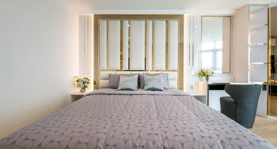 For rent 3 bed condo in Huai Khwang, Bangkok