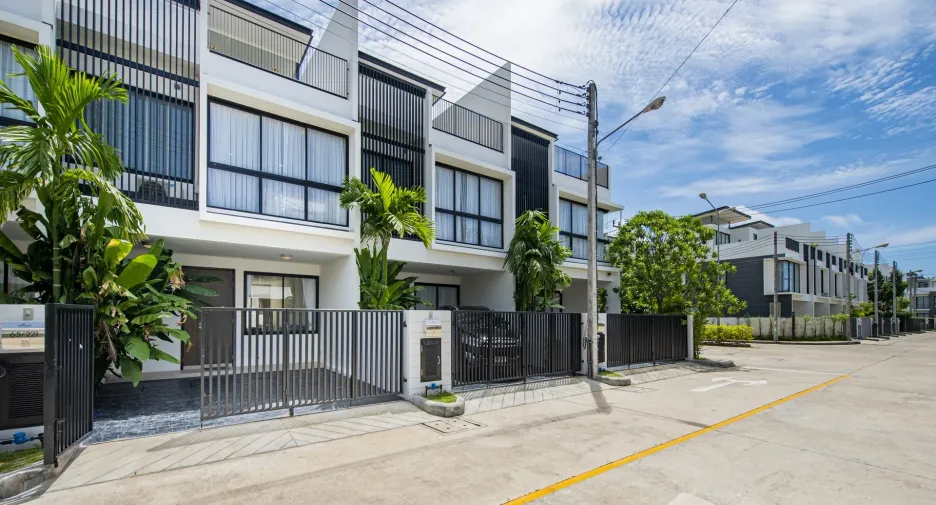 For rent 3 bed townhouse in Thalang, Phuket