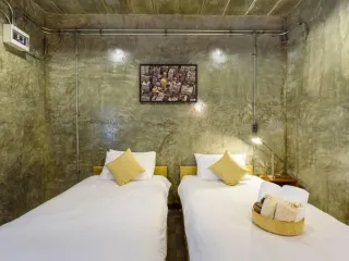 For sale 7 bed hotel in Mueang Chiang Mai, Chiang Mai