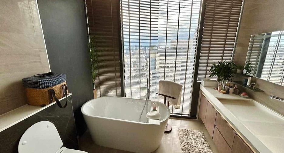 For rent 4 Beds condo in Watthana, Bangkok