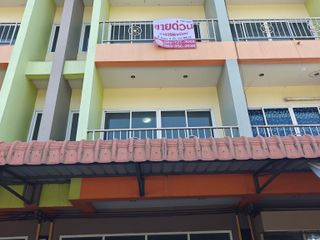 For sale 4 bed townhouse in Plaeng Yao, Chachoengsao