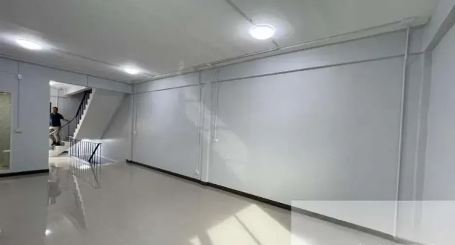 For sale retail Space in Suan Luang, Bangkok