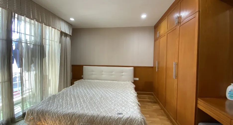 For sale 2 Beds condo in Watthana, Bangkok