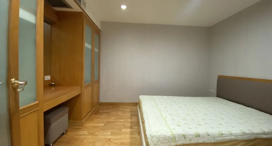 For sale 2 Beds condo in Watthana, Bangkok