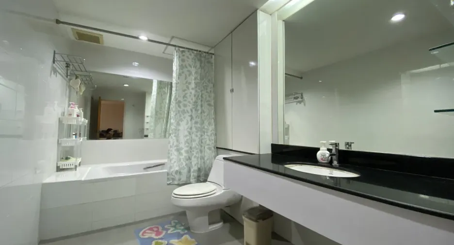 For sale 2 Beds condo in Watthana, Bangkok