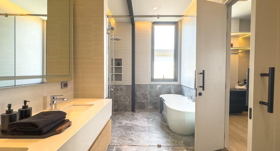 For sale 4 bedrooms villa in Bang Lamung, Chonburi