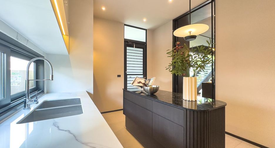 For sale 4 bedrooms villa in Bang Lamung, Chonburi