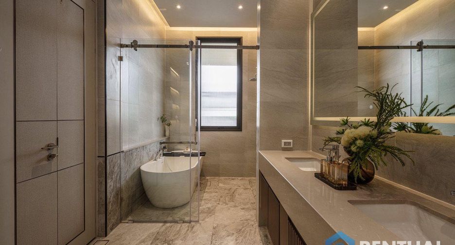 For sale 4 bedrooms villa in East Pattaya, Pattaya