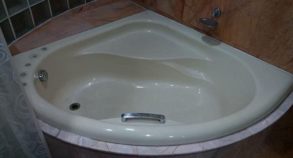 For sale スタジオ condo in Khlong Toei, Bangkok