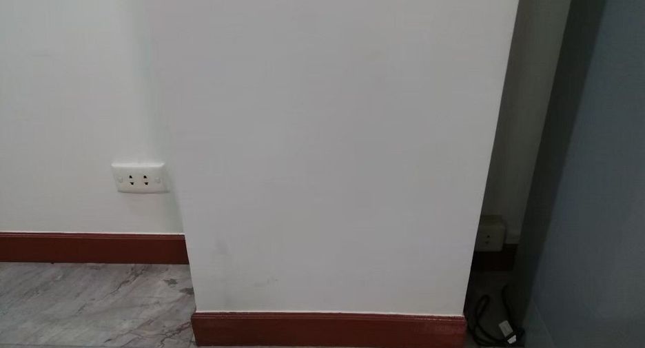 For sale スタジオ condo in Khlong Toei, Bangkok