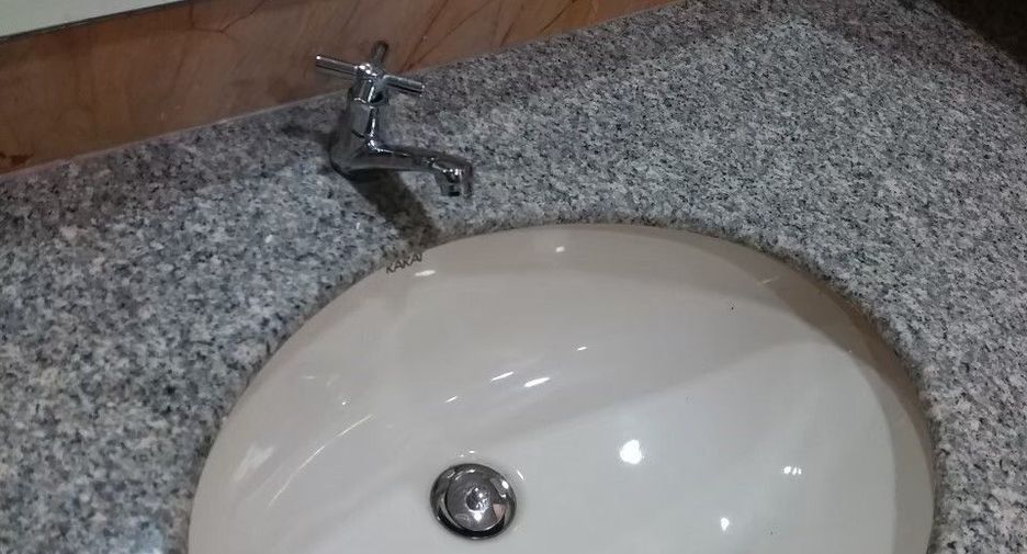 For sale スタジオ condo in Khlong Toei, Bangkok