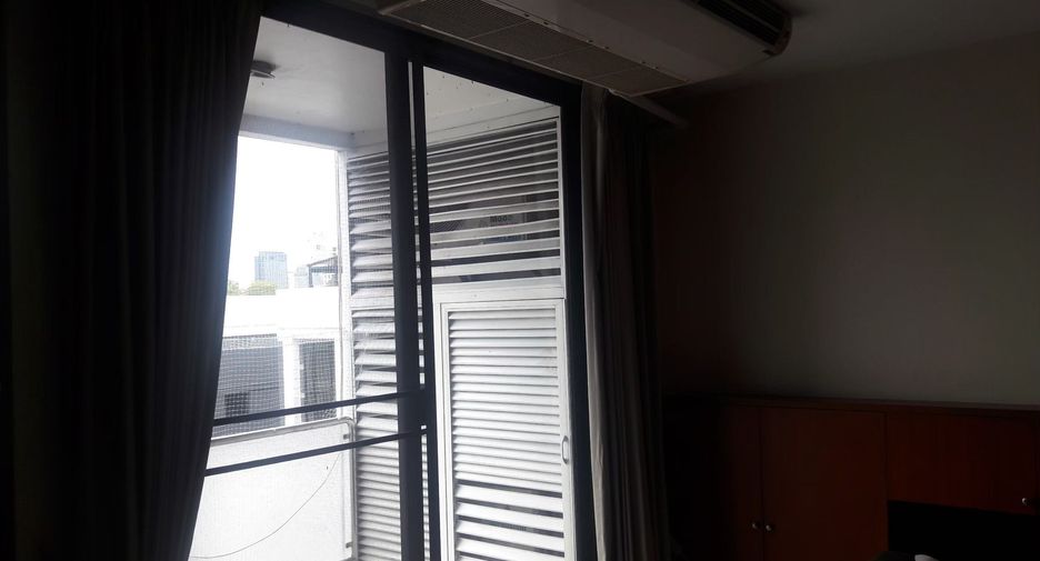 For sale スタジオ condo in Khlong Toei, Bangkok