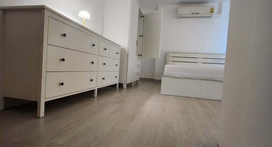 For sale スタジオ condo in Khlong Toei, Bangkok