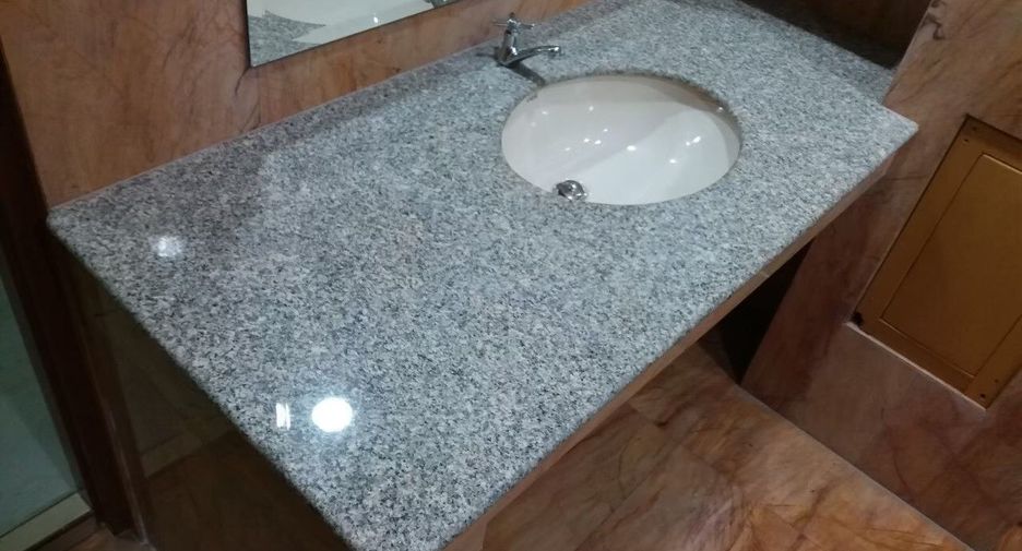 For sale スタジオ condo in Khlong Toei, Bangkok