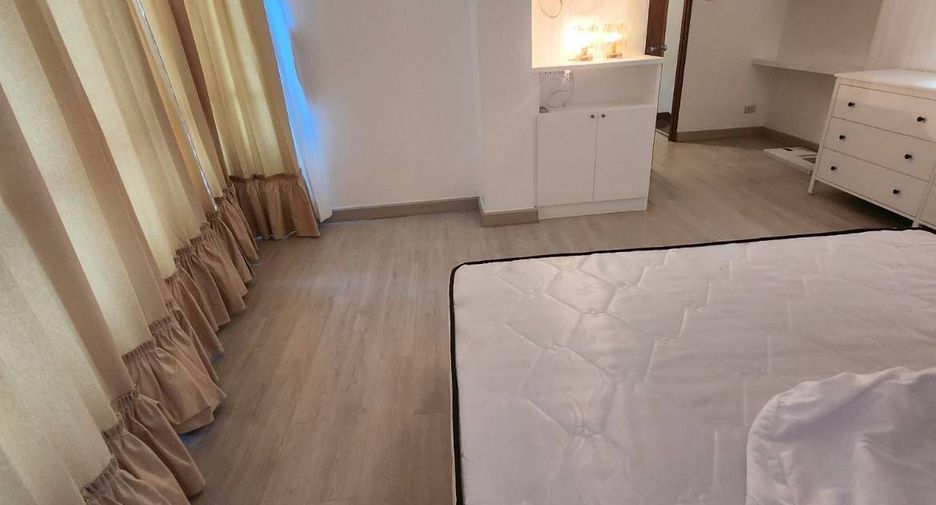 For sale スタジオ condo in Khlong Toei, Bangkok