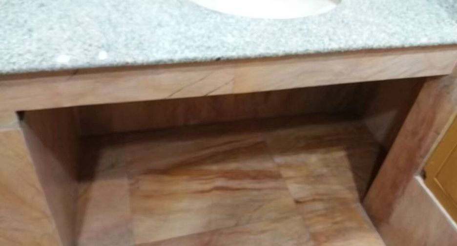For sale スタジオ condo in Khlong Toei, Bangkok