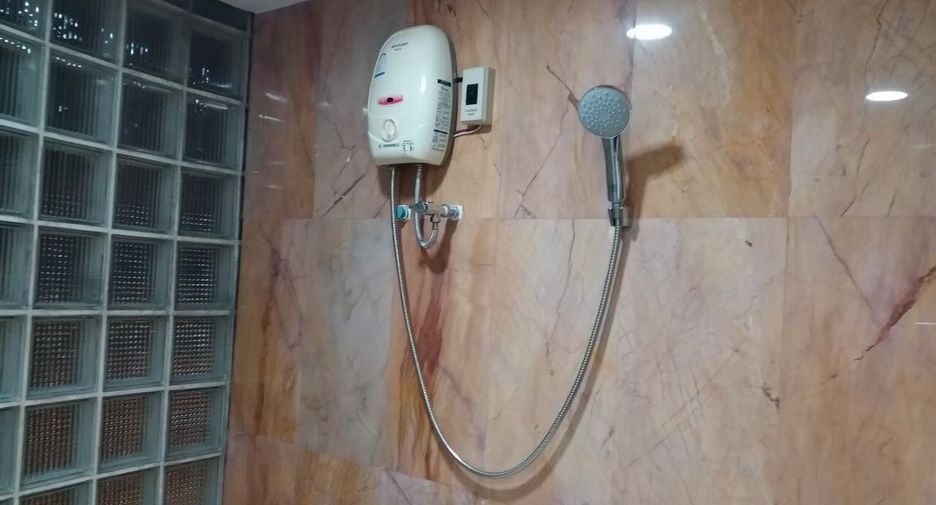For sale スタジオ condo in Khlong Toei, Bangkok