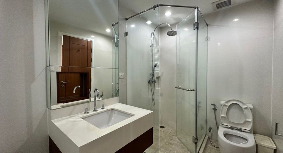 For sale 2 bed condo in Watthana, Bangkok