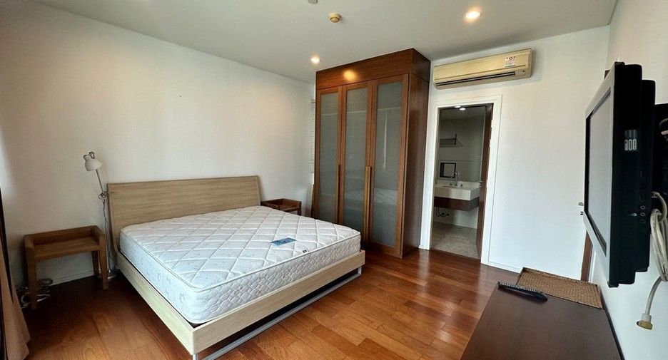 For sale 2 bed condo in Watthana, Bangkok